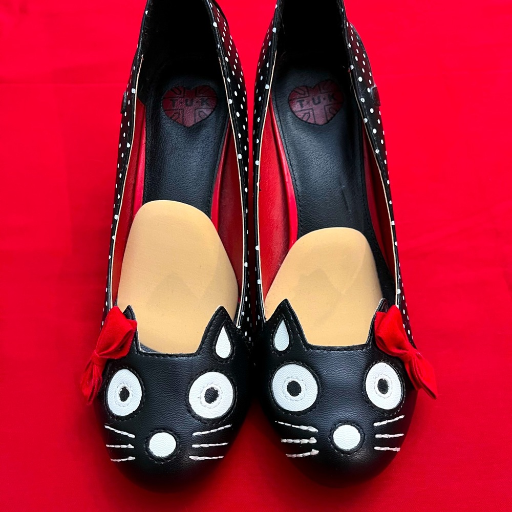T.U.K Shoes Polka Dot Kitty Cat Heels Sz 7 - EUC